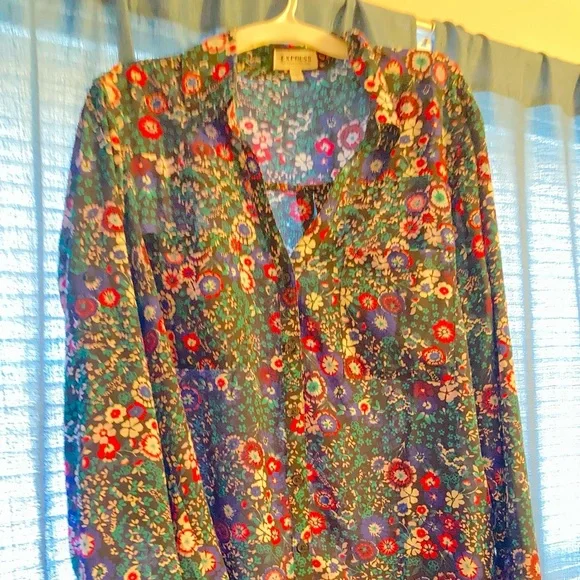 Express Blouse - Picture 2 of 2